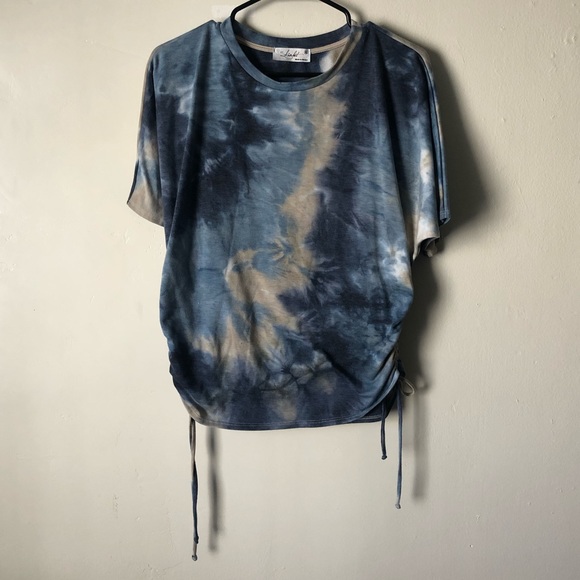 Skönhet Tops - Skönhet Tie-Dye Short Sleeve Top w/ Adjustable Sides